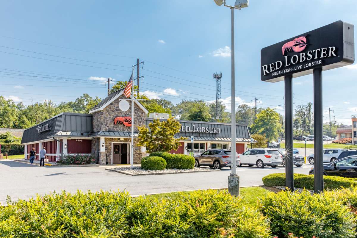 Lanham Crossing Iris Mannings Featured Image Red Lobster sign and restaurant at Lanham Crossing
